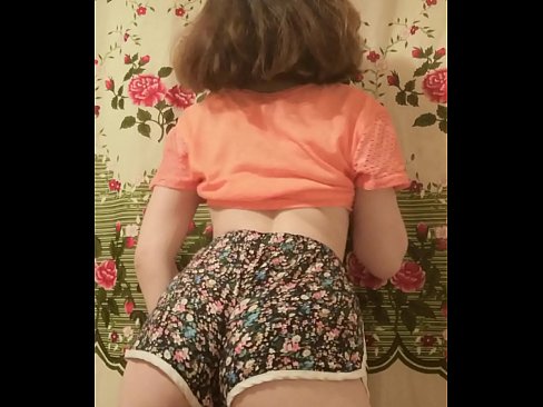 ❤️ سيڪسي نوجوان بيبي پنهنجي شارٽس کي ڪئميرا تي هٽائيندي ❤ ❌❤